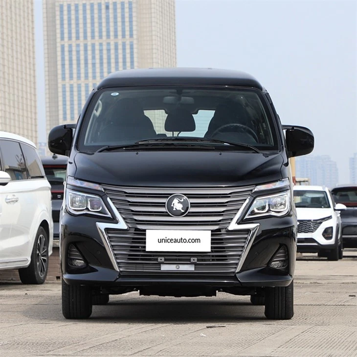 Fengxing Lingzhi M5 New Energy MPV 